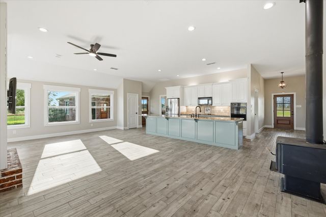 2500 County Road 332, Era, TX 76238