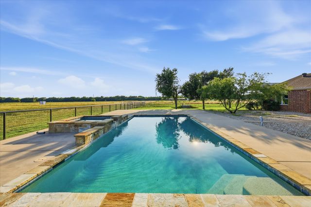 2500 County Road 332, Era, TX 76238