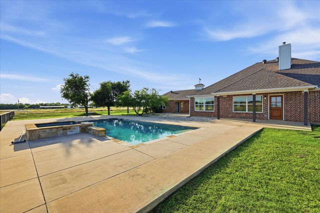 2500 County Road 332, Era, TX 76238