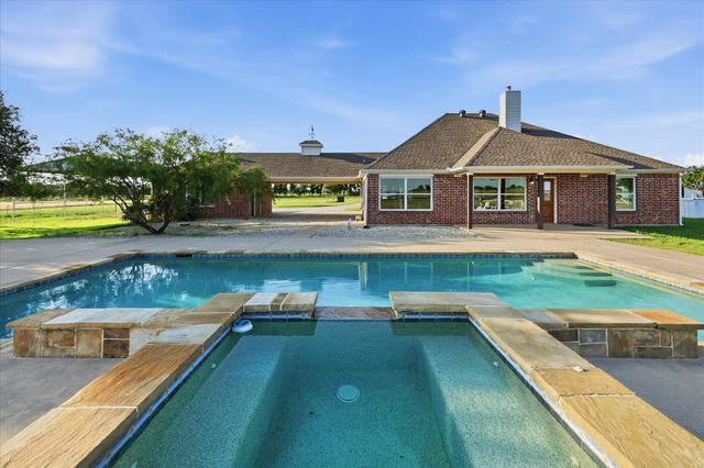 2500 County Road 332, Era, TX 76238