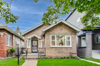 7707 S Ridgeland Avenue, Chicago, IL 60649