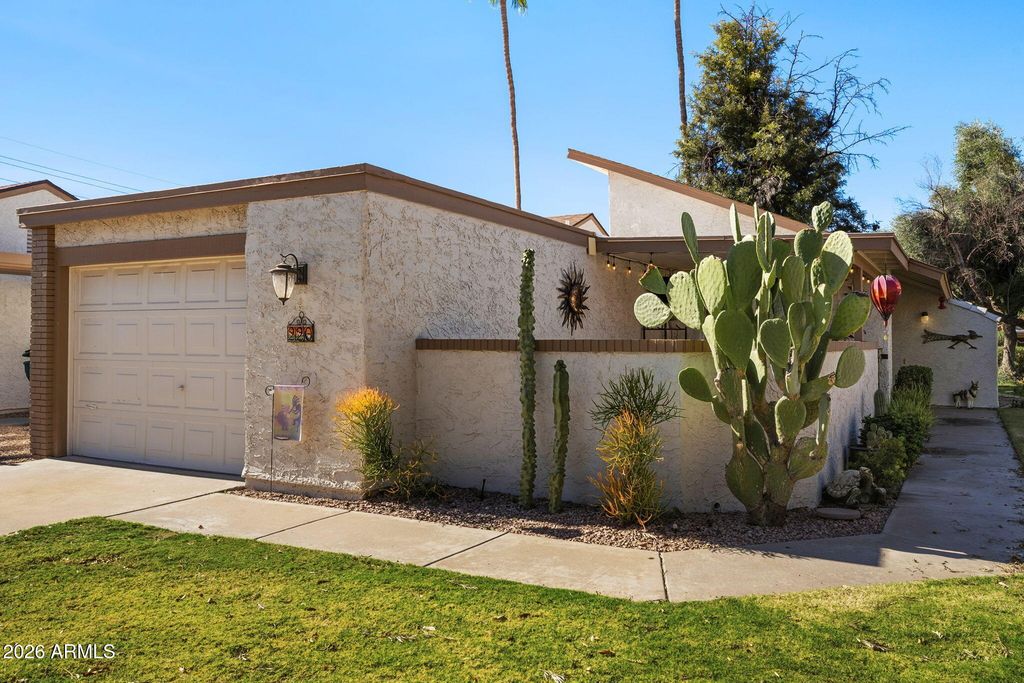 220 LEISURE WORLD --, Mesa, AZ 85206