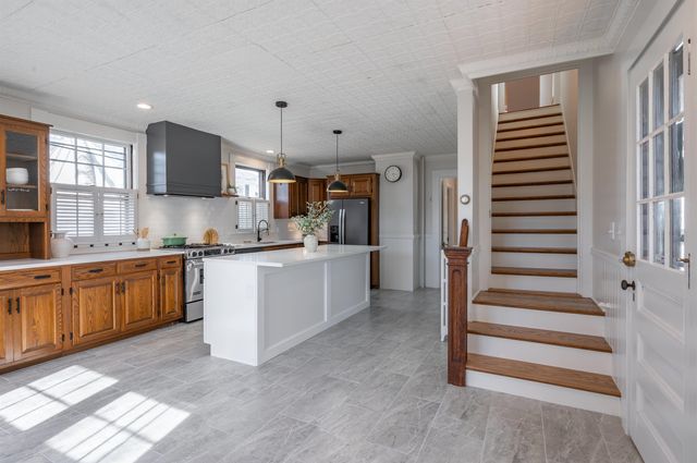 18 Manchester Street, Nashua, NH 03064