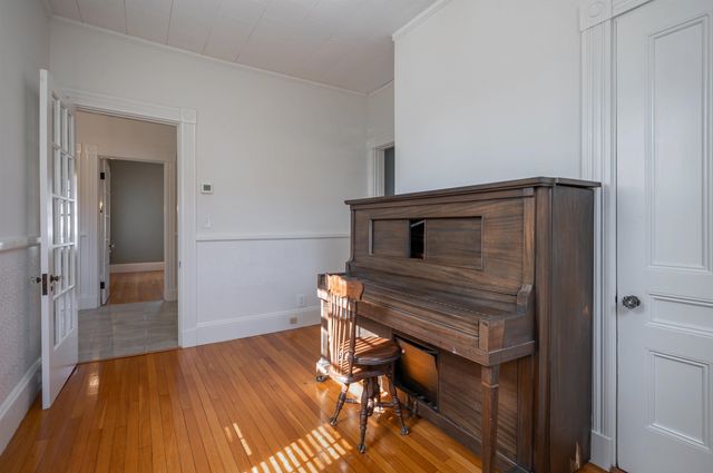 18 Manchester Street, Nashua, NH 03064