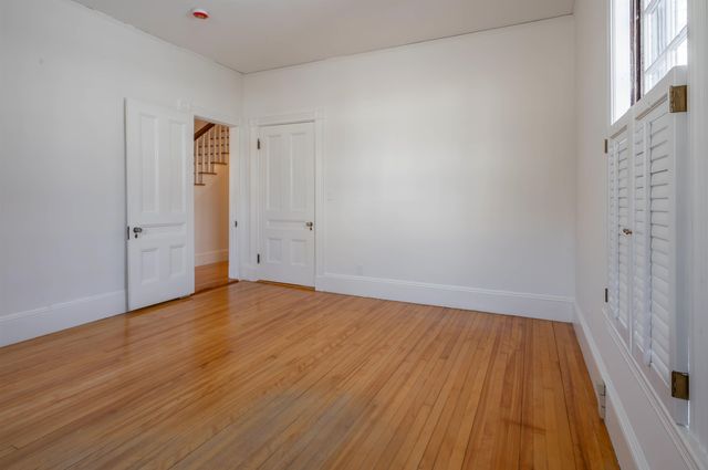 18 Manchester Street, Nashua, NH 03064