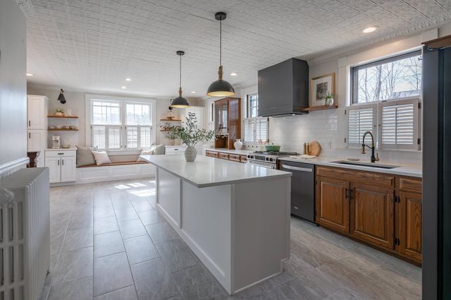 18 Manchester Street, Nashua, NH 03064