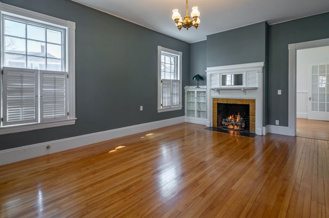 18 Manchester Street, Nashua, NH 03064