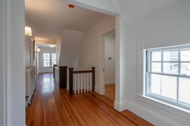 18 Manchester Street, Nashua, NH 03064