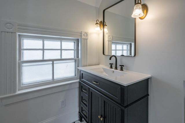 18 Manchester Street, Nashua, NH 03064