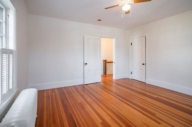 18 Manchester Street, Nashua, NH 03064