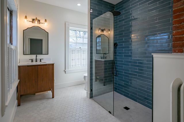 18 Manchester Street, Nashua, NH 03064