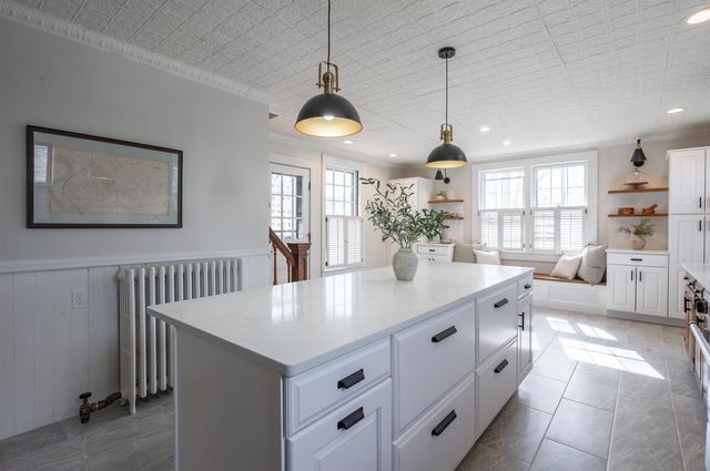 18 Manchester Street, Nashua, NH 03064