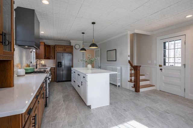 18 Manchester Street, Nashua, NH 03064