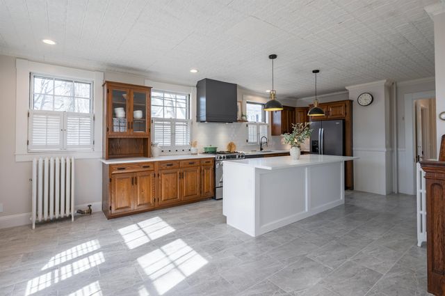 18 Manchester Street, Nashua, NH 03064