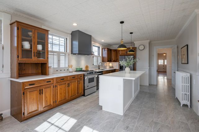 18 Manchester Street, Nashua, NH 03064