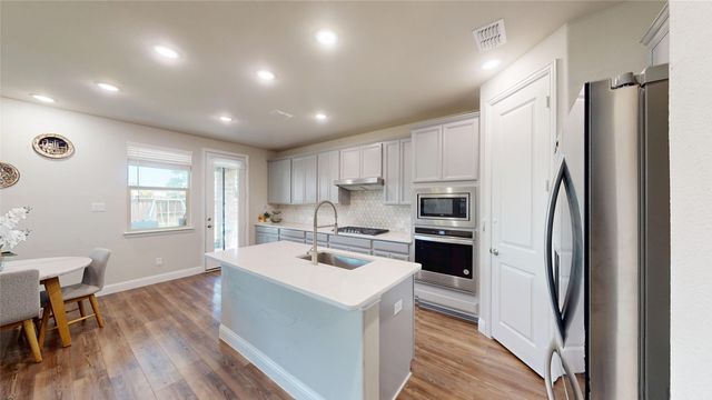 7002 Running Iron Trail, Sachse, TX 75048