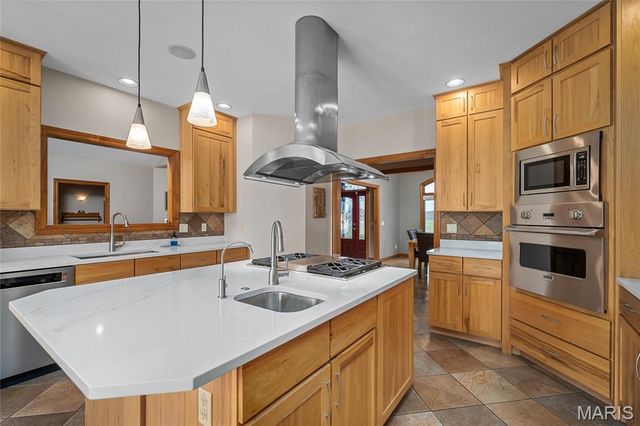 24185 Schuetzenground Road, Warrenton, MO 63383