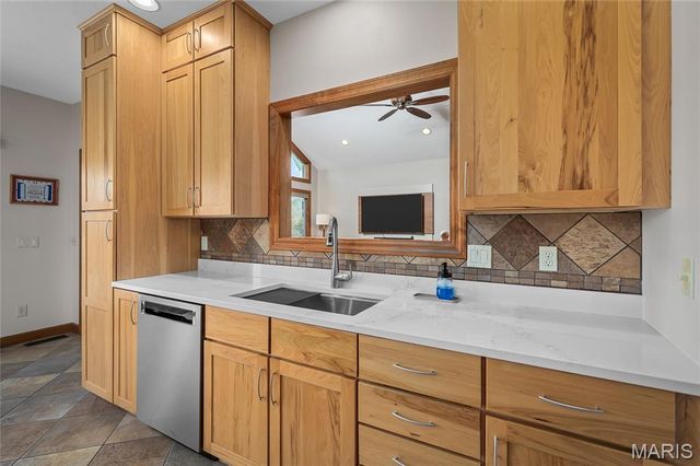 24185 Schuetzenground Road, Warrenton, MO 63383