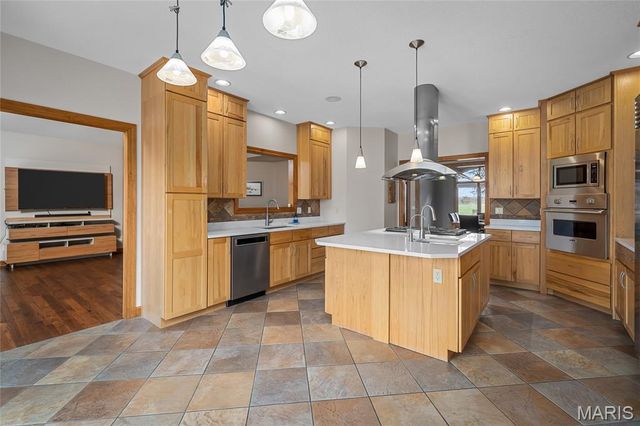 24185 Schuetzenground Road, Warrenton, MO 63383