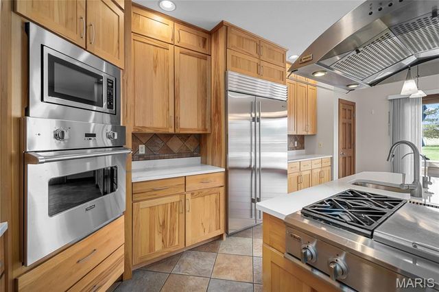 24185 Schuetzenground Road, Warrenton, MO 63383