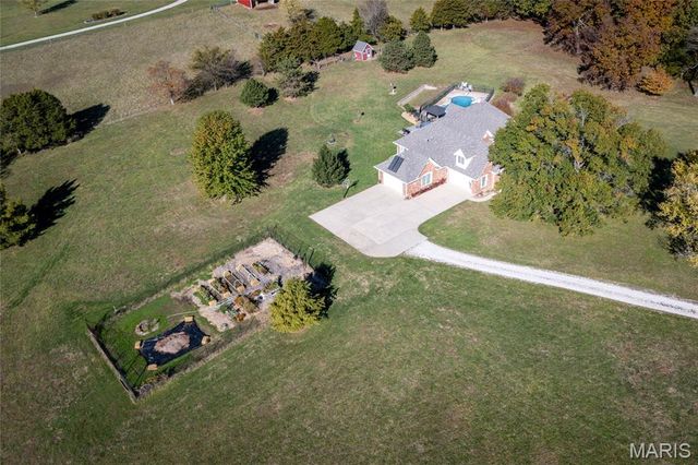 24185 Schuetzenground Road, Warrenton, MO 63383