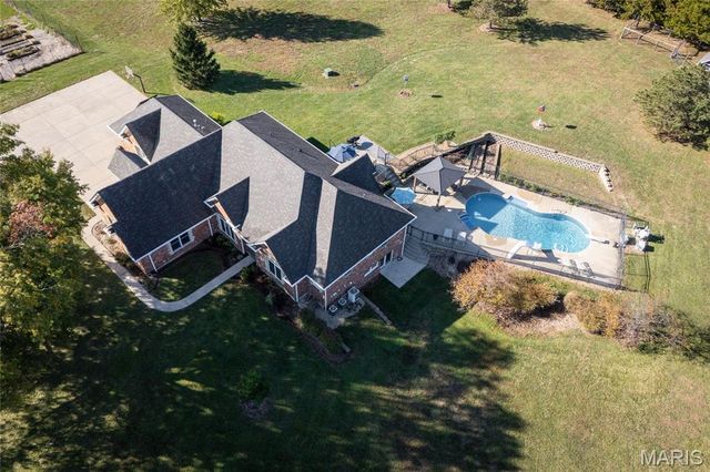 24185 Schuetzenground Road, Warrenton, MO 63383