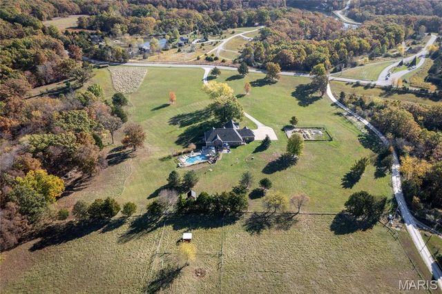24185 Schuetzenground Road, Warrenton, MO 63383