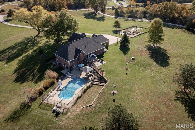 24185 Schuetzenground Road, Warrenton, MO 63383