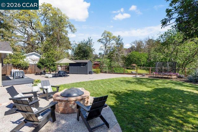 3 Buckeye Ln, Danville, CA 94526