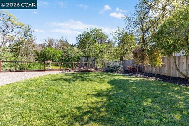 3 Buckeye Ln, Danville, CA 94526