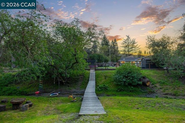 3 Buckeye Ln, Danville, CA 94526