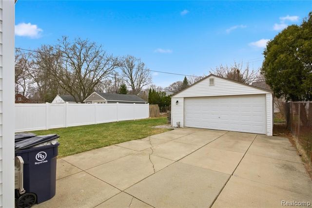 3515 Durham Road, Royal Oak, MI 48073