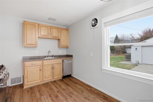 3515 Durham Road, Royal Oak, MI 48073