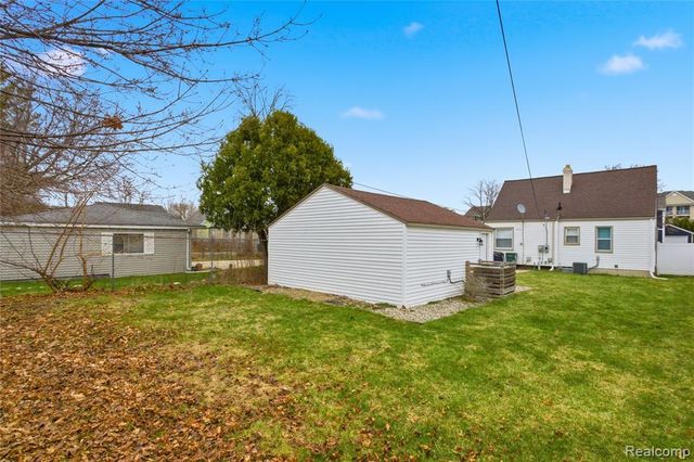 3515 Durham Road, Royal Oak, MI 48073