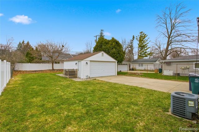 3515 Durham Road, Royal Oak, MI 48073