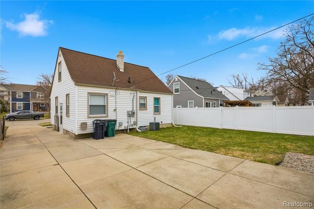 3515 Durham Road, Royal Oak, MI 48073