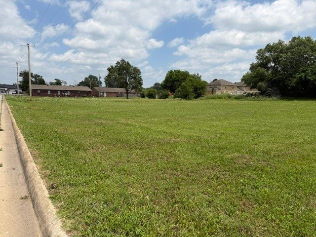 James Avenue, Gentry, AR 72734