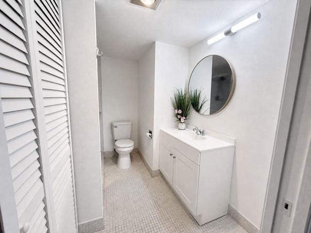 2005 HYTHE A 2005, Boca Raton, FL 33434