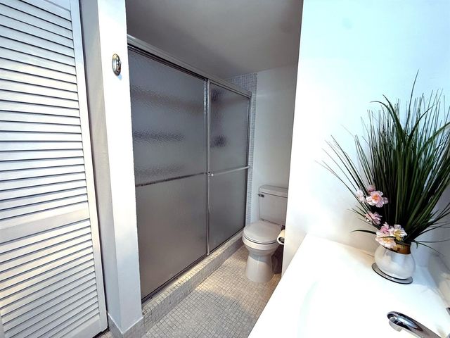 2005 HYTHE A 2005, Boca Raton, FL 33434