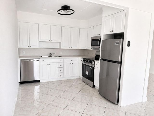 2005 HYTHE A 2005, Boca Raton, FL 33434