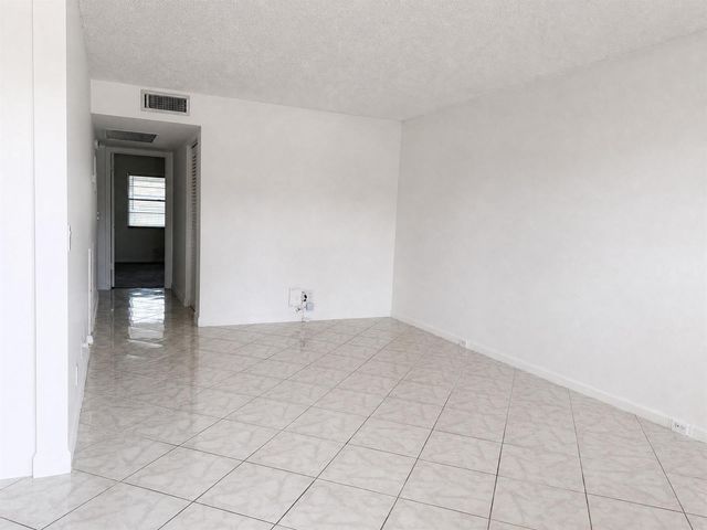 2005 HYTHE A 2005, Boca Raton, FL 33434