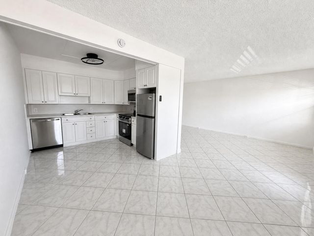 2005 HYTHE A 2005, Boca Raton, FL 33434