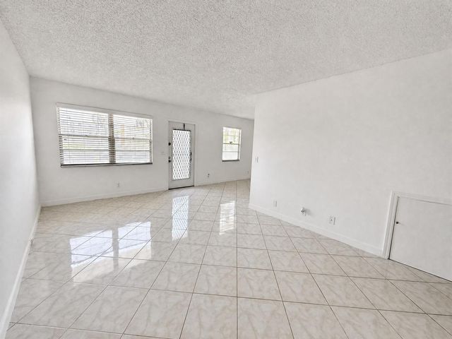 2005 HYTHE A 2005, Boca Raton, FL 33434