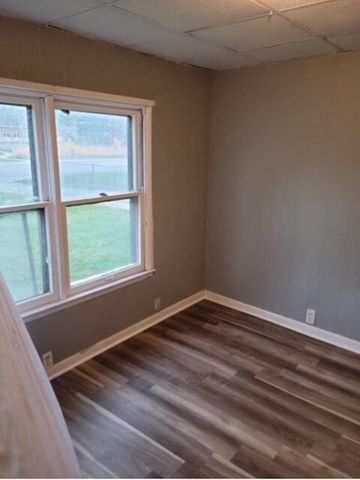 608 W Michigan, Paw Paw Vllg, MI 49079