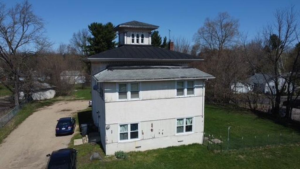608 W Michigan, Paw Paw Vllg, MI 49079