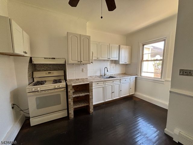 288 Totowa Ave, Paterson City, NJ 07502