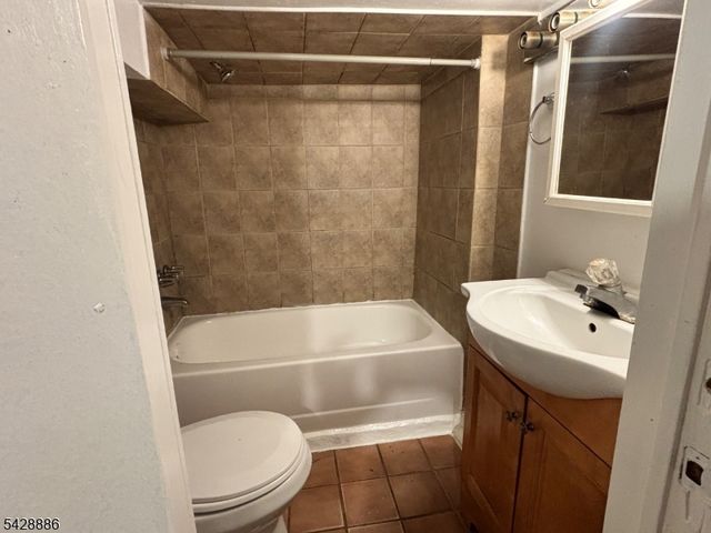 288 Totowa Ave, Paterson City, NJ 07502