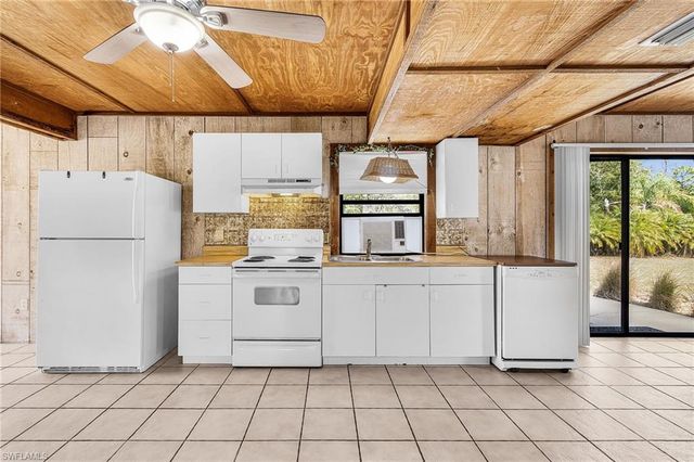 8677 Whispering Pines DR, St. James City, FL 33956