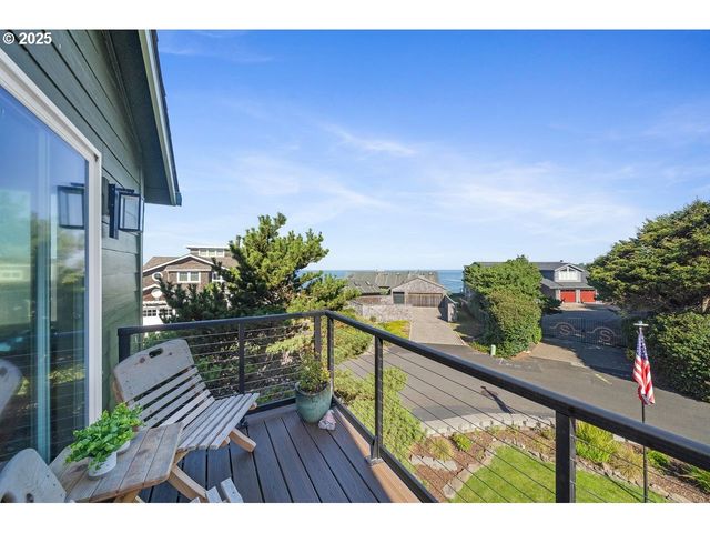 424 Sw CLIFF St, Depoe Bay, OR 97341