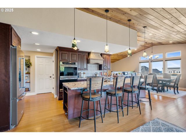 424 Sw CLIFF St, Depoe Bay, OR 97341